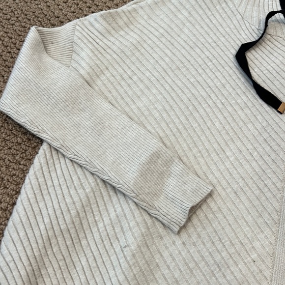 Black Tape brand sweater - Picture 4 of 8